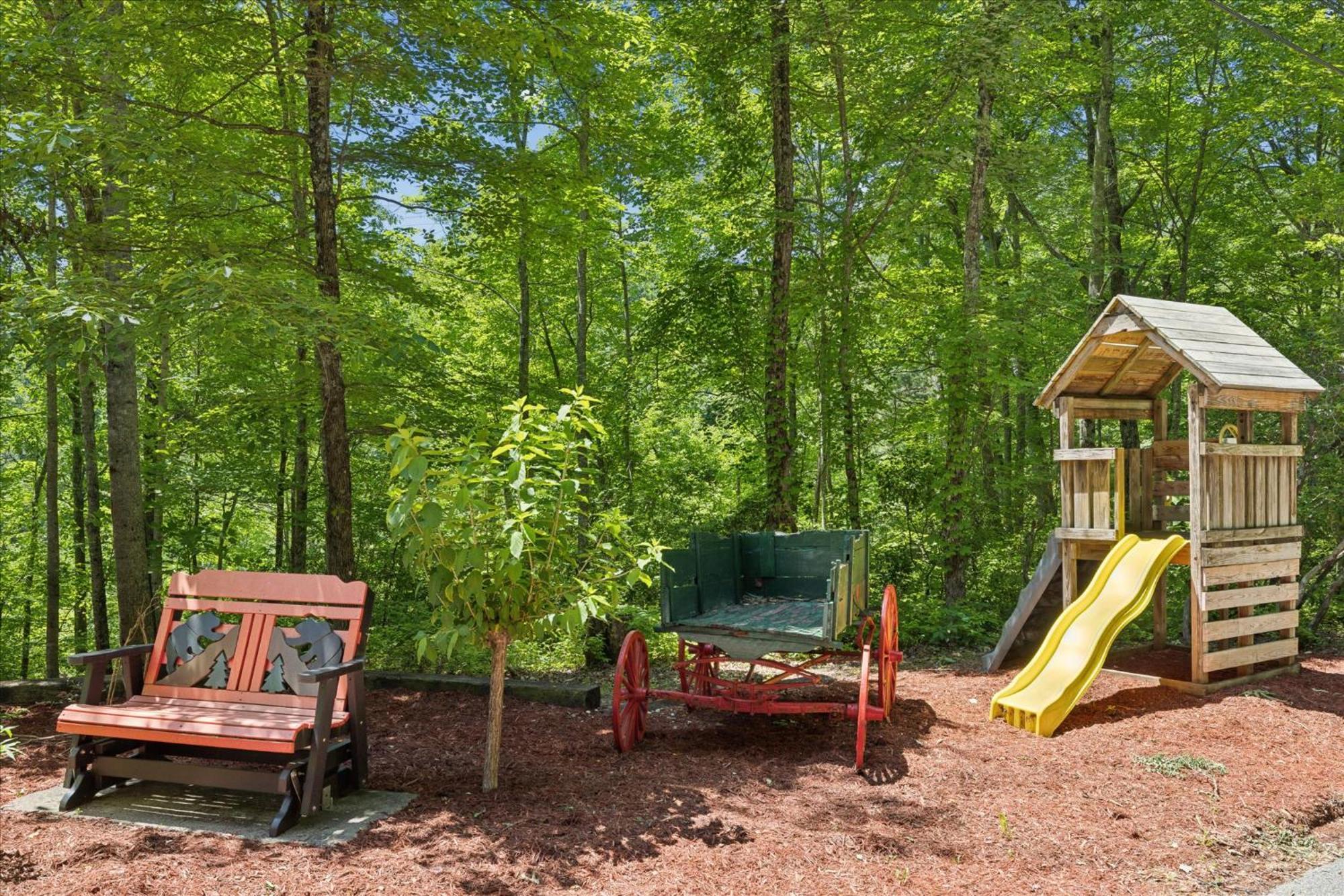 Southern Oak At Chalet Village - 5 Minutes From Gatlinburg And National Park Exterior photo